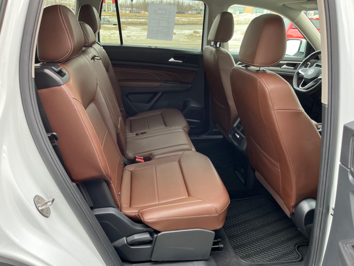 2022 White Volkswagen Atlas V6 SE w/Technology 4MOTION (1V2KR2CA9NC) with an 3.6L V6 DOHC 24V engine, 8A transmission, located at 1960 Industrial Drive, Wasilla, 99654, (907) 274-2277, 61.573475, -149.400146 - Photo#16